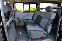 テスト車「プレミアムGX」グレードの定員は5人（シート配置は2列）。ロングボディー車には、このほか定員3人（1列）、6人（2列）、9人（3列）など、さまざまなバリエーションが用意される。