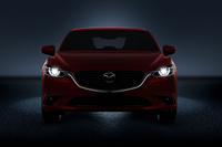 LEDシグネチャーウイングの採用で「夜間におけるブランド表現」が強化された。