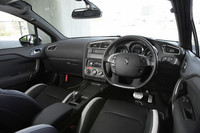 「DS4」のコクピット。