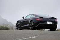 試乗車のボディーカラーは「ミッドナイトブルー」。