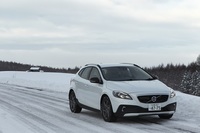 〝プレミアム・クロスオーバーコンパクト”をうたう「V40クロスカントリー」。SUV風な意匠のエクステリアが、その多目的性を連想させる。