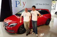 発表会では、メルセデス・ベンツ日本のニコラス・スピークス社長と上野金太郎副社長がTシャツ姿で登場。