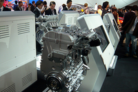 マツダは4種の新エンジンを展示。2010年代には、すべてのエンジンラインナップを一新するという。