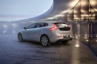 女性目線で仕立てた特別なボルボV40発売の画像