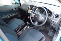 「X DIG-S」のインテリア。上級グレード「MEDALIST」では、シート表皮がスエード調トリコットと合成皮革のコンビになる。