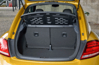 荷室の様子。50：50分割式の後席を倒すことで、積載容量を拡大できる。（写真をクリックすると荷室のアレンジが見られます）