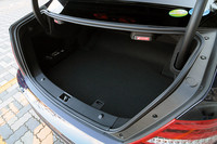 トランク容量は450リッター。後席は分割可倒式となっており、さらに容量を増やすことが可能。