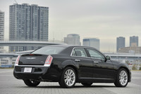 旧型と比較してやや長く（＋60mm）、幅広く（＋15mm）、そして低く（−5mm）なった。トランクリッドのエッジはスポイラーとしても機能する。