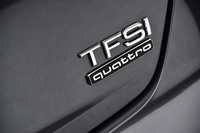 現在のラインナップはFF車、4WD車合わせて全4種類。今回は4WD車の駆動システムとスポーティーな仕立ての内外装、および足まわりのセッティングが採用された「2.0 TFSIクワトロ スポーツ」に試乗した。