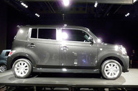 「デックス」の語源は、スピーディさ、スマートさをイメージした、「Dexterity（デクステリティ）／器用さ、機敏さ」という言葉からの造語。 