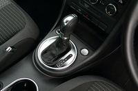 エンジン同様、トランスミッションにも先代「ゴルフGTI」が採用していた6段DSGを搭載する。
    