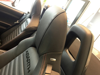 本国仕様の「アバルト124スパイダー」では、「サウンドプラス」と名付けられたパッケージオプションを選ぶと、9スピーカーの「BOSEプレミアムサウンドシステム」が装着される。