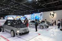 アバルトのブース。手前は「アバルト500Cエッセエッセ」。