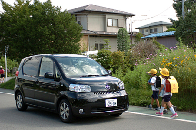 【スペック】全長×全幅×全高＝3990×1690×1720mm/ホイールベース＝2600mm/車重＝1120kg/駆動方式＝FF/1.5リッター直4 DOHC16バルブ（109ps/6000rpm、14.4kgm/4200rpm）/価格＝157万5000円（テスト車＝198万1350円）