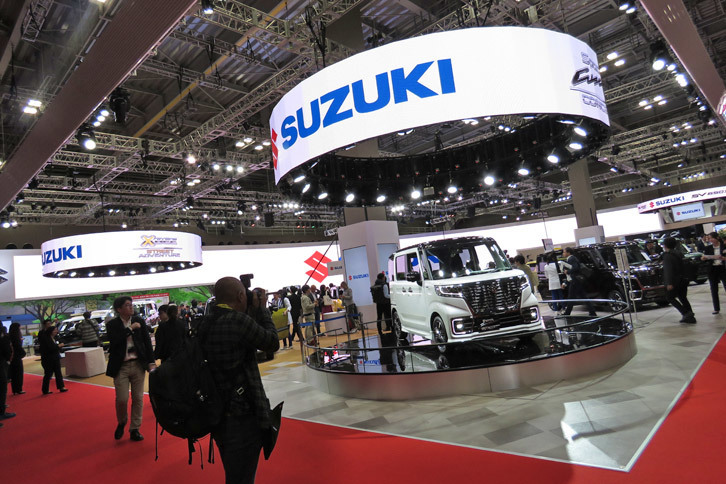 第45回東京モーターショーのスズキブースの様子。