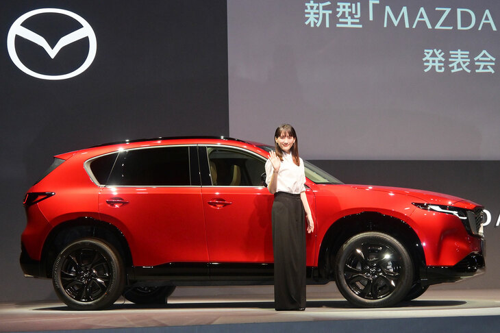 綾瀬はるかはマツダと同じ広島県出身。新型「マツダCX-5」のテレビコマーシャルにも出演している。