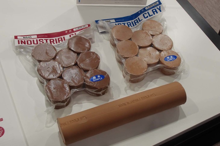 クレイモデル用の粘土。実際のカーデザインにおいては、1台あたり150万～200万円分、つまり実車の価格に匹敵する材料が用いられるそうだ。
