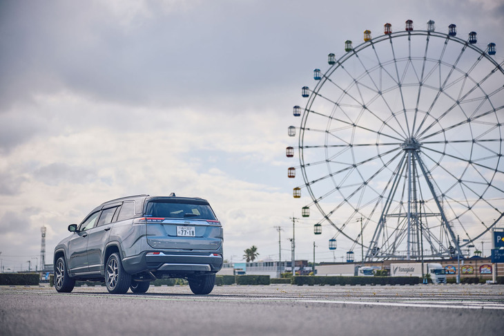 日本でも運転しやすいミドルクラスのSUVでありながら、堂々としたたたずまいの「ジープ・コマンダー」。しかも7人が乗れるという、貴重なキャラクターである。