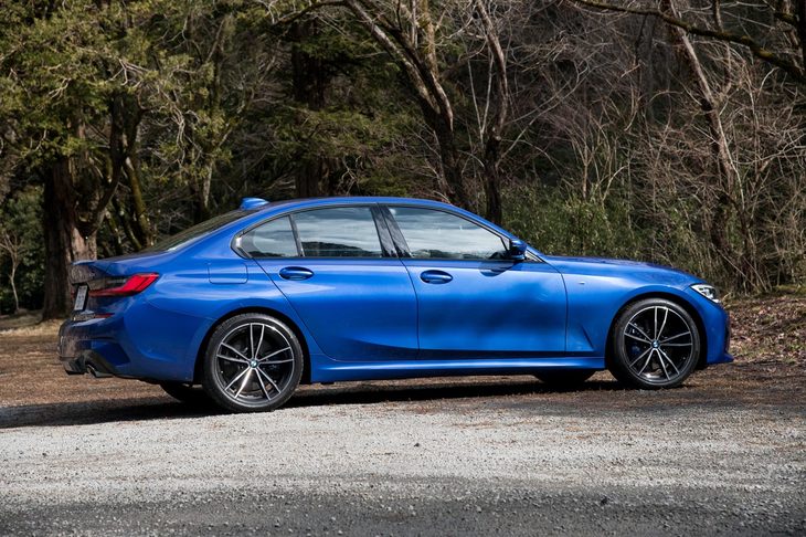 2018年10月のパリモーターショーで世界初公開された、新型「BMW 3シリーズ」。1975年の誕生から数えて7代目のモデルにあたり、2019年3月9日に各国で同時に発売される。