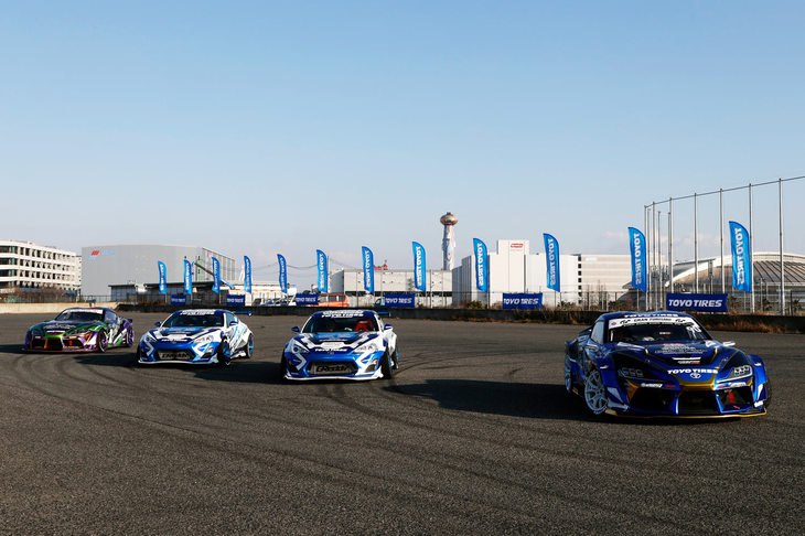 華麗なドリフトを披露した4台のマシン。ハンドルを握ったのはトーヨータイヤがサポートする4人のD1ドライバーだ。