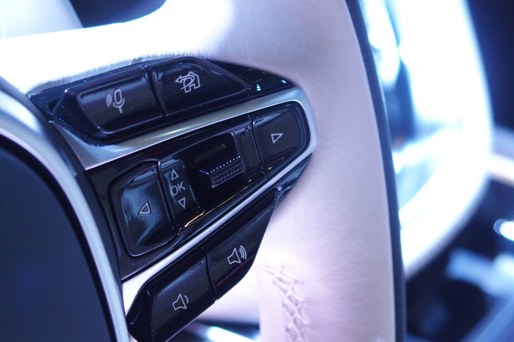 アストンマーティンDBX