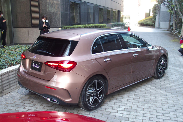 メルセデス・ベンツA200d（リアビュー）