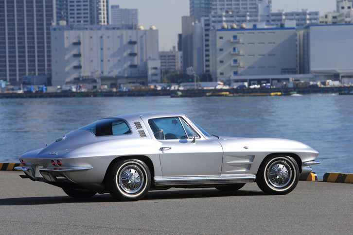 C2「コルベット」は四輪独立懸架と横置きリーフスプリングのリアサスペンションという、今日のモデルにも受け継がれる技術が取り入れられた、最初のコルベットだった。