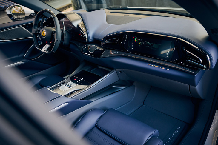 フェラーリ・プロサングエ（インストゥルメントパネルまわり）