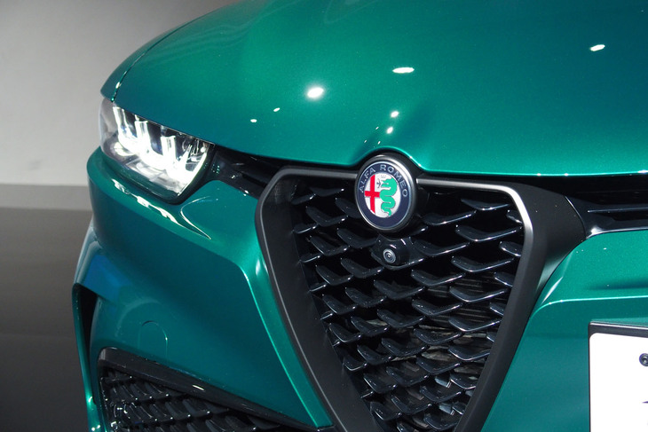 アルファ・ロメオ・トナーレ（フロントグリル）