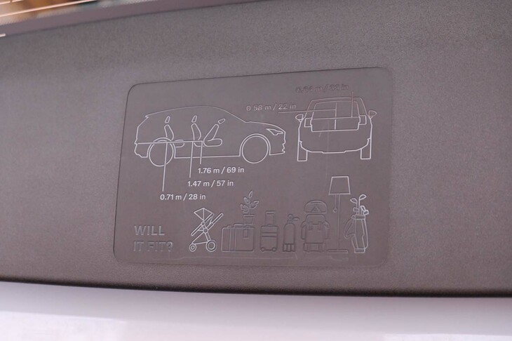 ボルボEX30ウルトラ シングルモーター エクステンデッドレンジ（ラゲッジルームの注意書き）