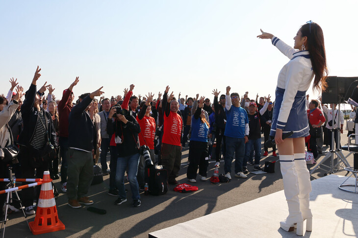 恒例のお楽しみ企画であるじゃんけん大会では、なんとガソリン代の支払いに使えるプリペイドカードをプレゼント。旅費の負担が減るとあって、みんな真剣なまなざしに！