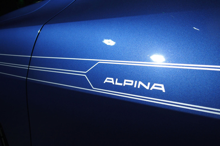 BMWアルピナB4グランクーペのボディーサイドなど付けられるストライプ「アルピナ・デコセット」。