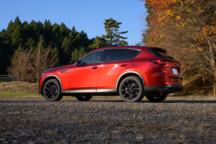 「ドライブエディション」は2025年10月に「マツダ3」「CX-30」「CX-5（現行＝2代目）」「CX-80」とともに設定された新グレード。「ナッパレザーパッケージ」はラージ商品群のみに用意される。