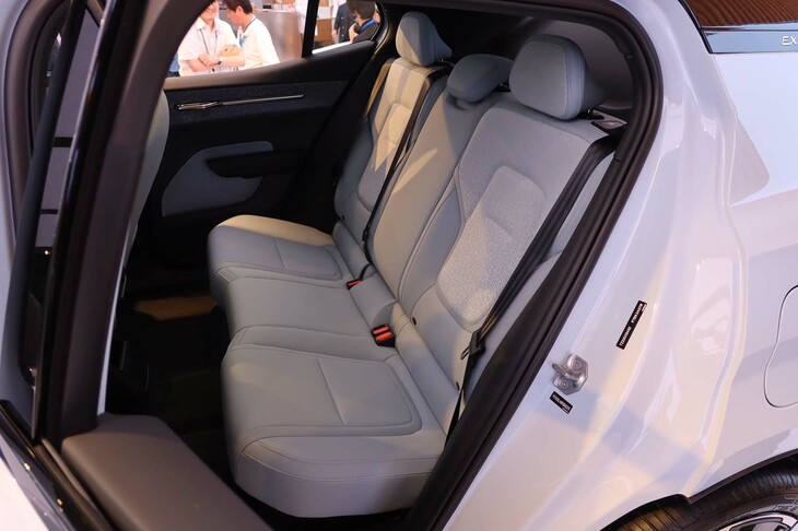 ボルボEX30ウルトラ シングルモーター エクステンデッドレンジ（リアシート）