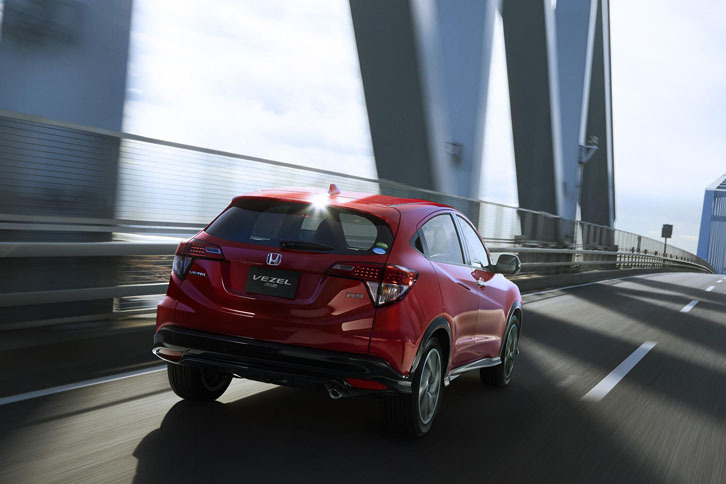 「ヴェゼルRS」のリアビュー。