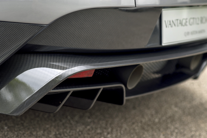 ヴァンテージGT12ロードスター（リアディフューザー）