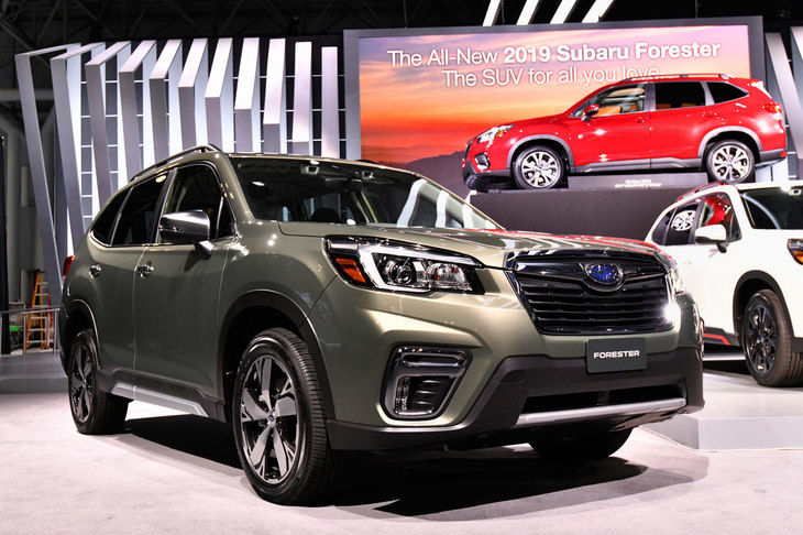ワゴンを思わせる背の低いボディーが特徴の快速SUVとして、1997年に登場した「フォレスター」。2007年にデビューした3代目で一般的なミドルクラスSUVにコンセプトを変更。今回発表された新型は、5代目のモデルにあたる。
