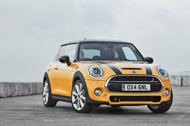 「MINIクーパーS」
	1959年から40年以上にわたって生産されたMINIをモチーフとし、2001年に登場したのがBMWグループ傘下で開発された新世代のMINI。ジョンが乗っているのは3代目モデルで、上級グレードのクーパーS。