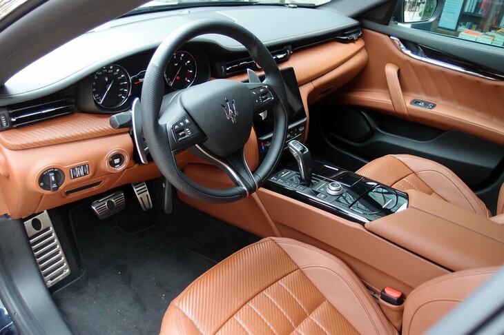 マセラティ・クアトロポルテ トロフェオ＜カスタマイズモデル＞（インテリア）