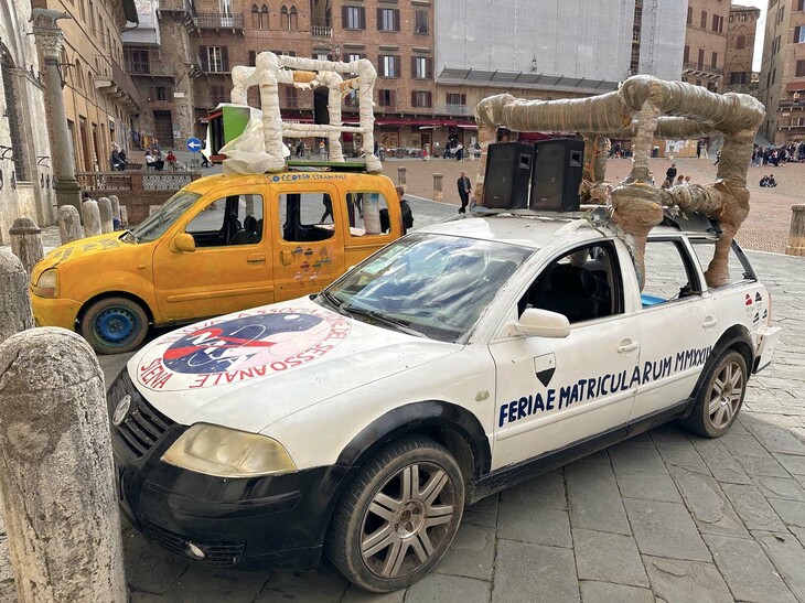 「NASA」とはイタリア語で「シエナ新アナルセックス協会」の略語である。