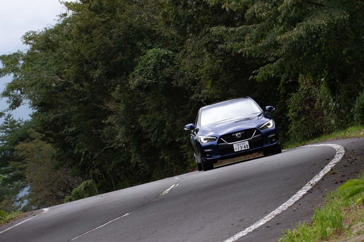 ガソリン車にこれまでオプションとして設定されていたステアリングバイワイヤ機構「ダイレクトアダプティブステアリング」は全車に標準装備となった。
