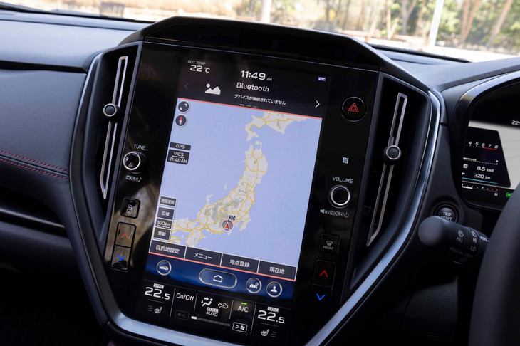 上級グレードならではの11.6インチディスプレイ。多機能なインフォテインメントシステムが利用できる一方、オーディオや空調はタッチパネル以外の物理的スイッチでも操作できる。