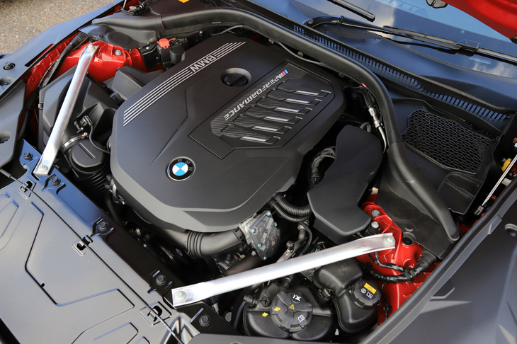 N58型3リッター直6ターボエンジンには、新型の燃料ポンプやヘッド一体型水冷エキゾーストマニフォールドなどの新規技術を採用。最高出力340ps、最大トルク500Nmを発生する。