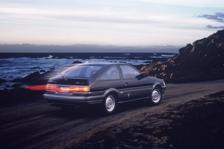 ハチロクの魅力は、「クルマとヒトとの関係が対等で、互いのやりとりがダイレクトである」ことにある。これからの時代にも、そんな性質のクルマが出てきてほしい。