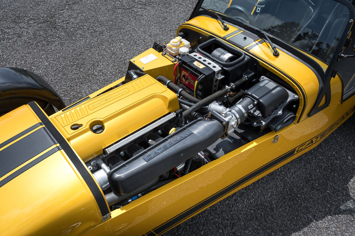 最高出力172PS、最大トルク174N・mを発生する2リッター直4エンジン「デュラテック」。「セブン270」に搭載されていた1.6リッターエンジン（135PS、165N・m）より、パワー、トルクともに大幅に向上している。