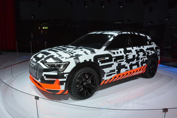 「アウディe-tronプロトタイプ」