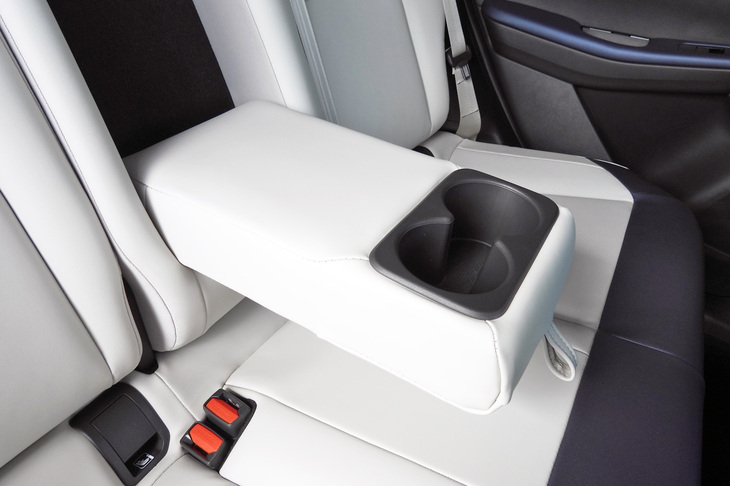 日産リーフB7 G（リアセンターコンソール）