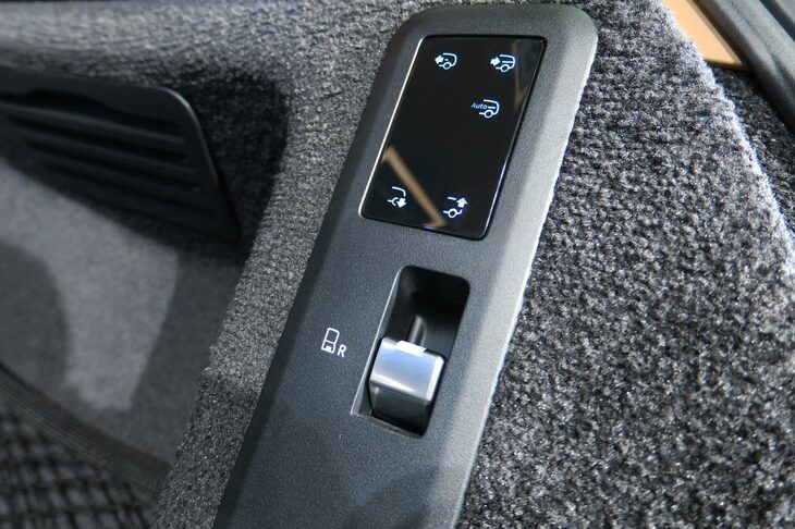 ランドローバー・レンジローバーSV P530（ラゲッジスペース）