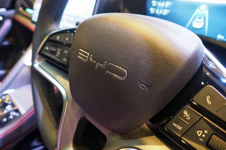 BYDシーライオン6（ステアリングホイールのエンブレム）