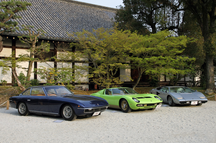 左から1967年「ランボルギーニ・イスレロ」、1971年「同ミウラSV」、1977年「同カウンタックLP400」。ミウラはPeople's Choice（一般来場者の投票で最も人気が高かった車両）、カウンタックはLate Cars from 1952（1952年以降に作られた車両部門）を受賞した。